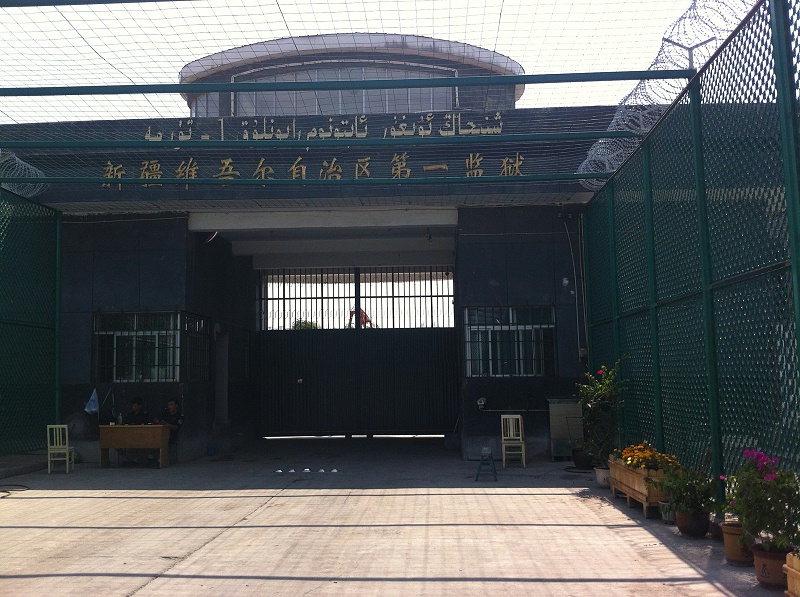 Photos of the underside of the Seenboom vehicle at the scene06