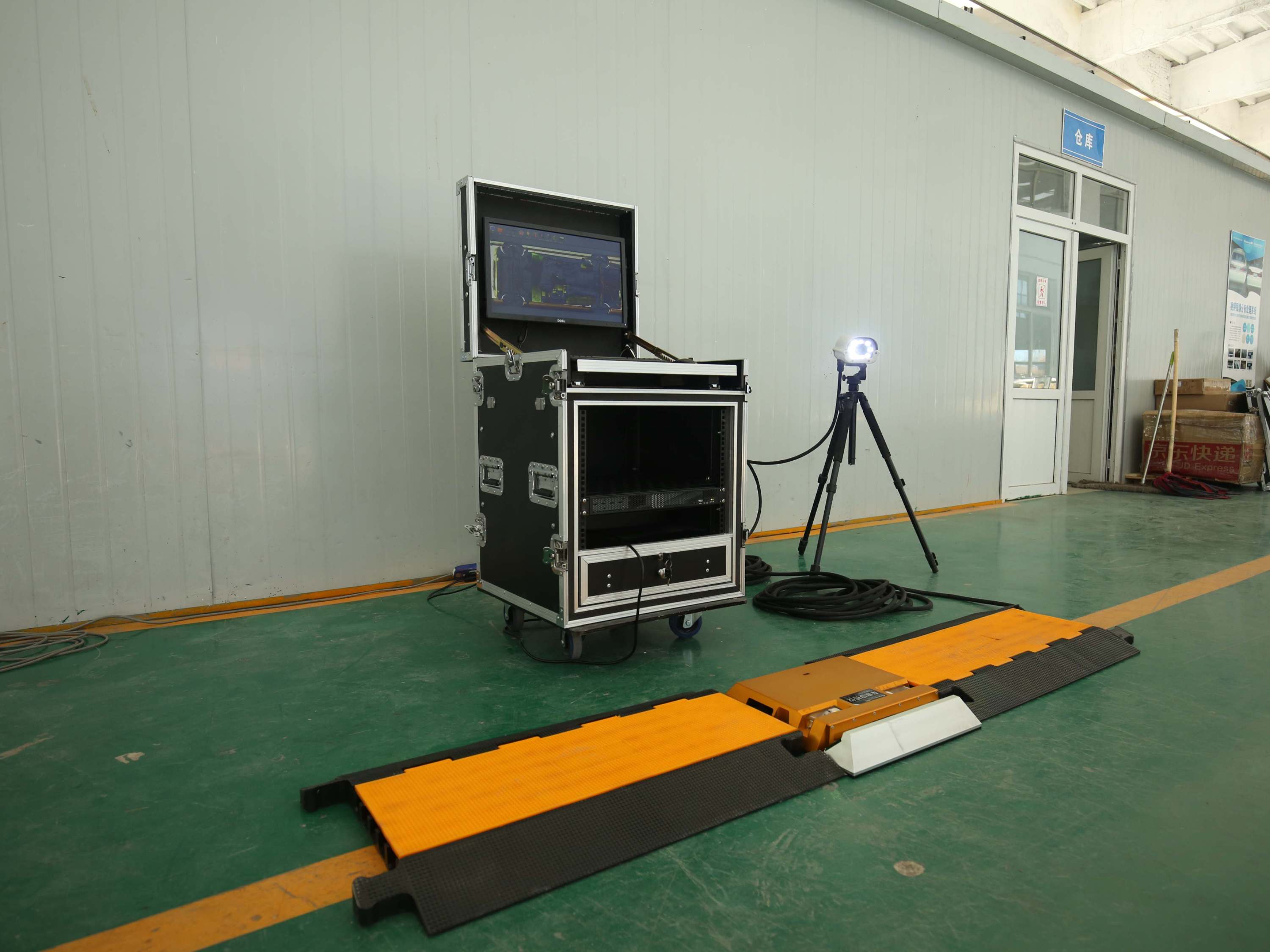 Seenboom Mobile underbody scanning system